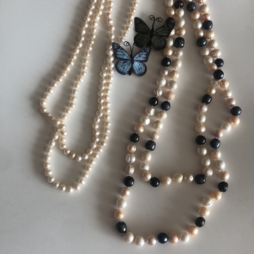 Set of two pearl necklaces